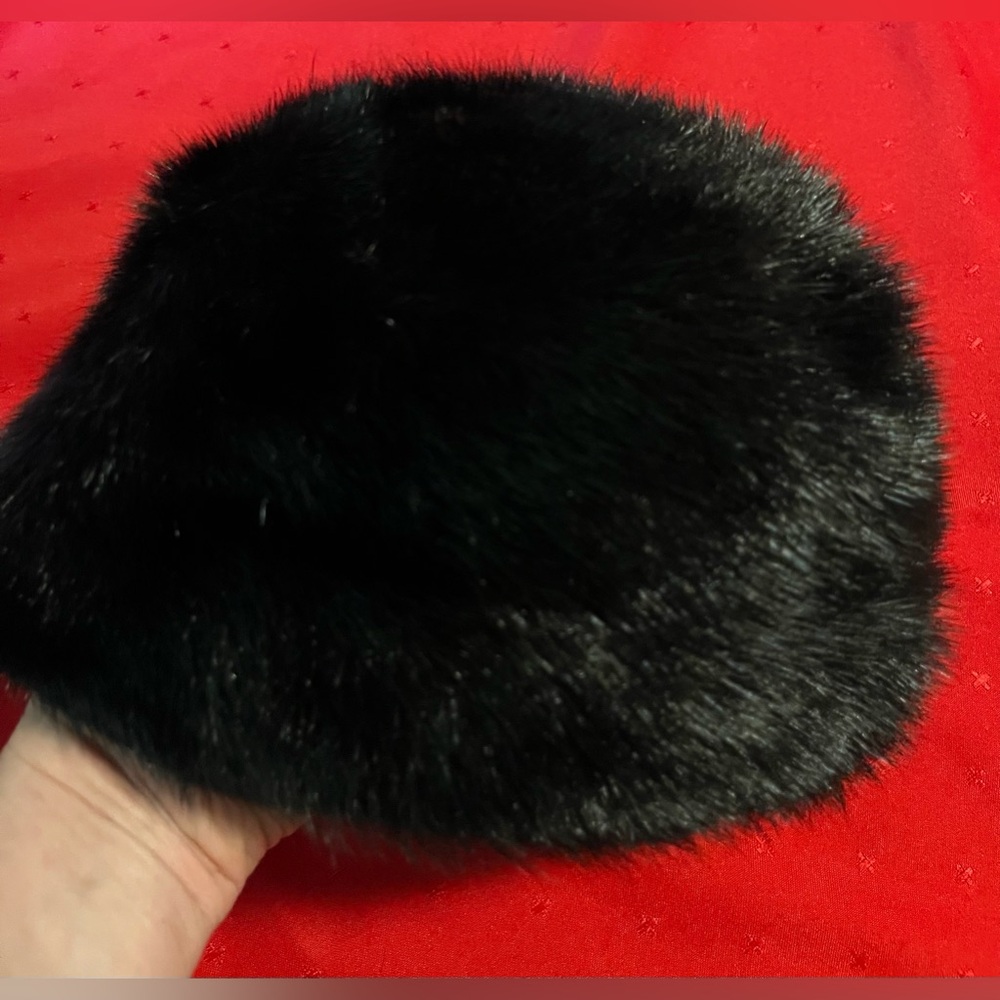 Mink Real Fur, vintage, excellent condition, 23 inches, round